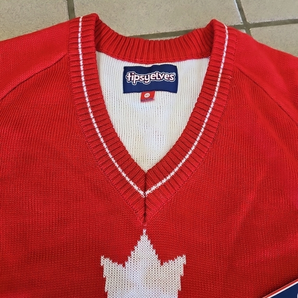 NWT Tipsy Elves Women's Size XS Canada Canadian Maple Leaf Vneck Sweater - Picture 8 of 12